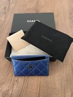 Chanel Kartenetui in Blau, Patentleder, mit Box und Staubbe