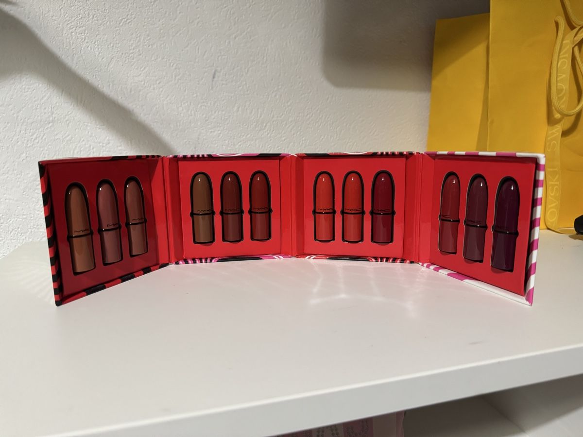 Mac Cosmetics Maquillage: Coffret rouges à lèvres MAC mini  – Neuf avec emballage d'origine à Les Verrières par chl_5bnz 1