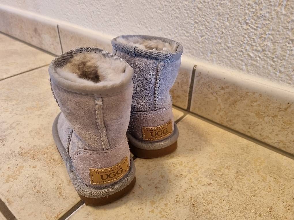 Chaussures garçon: Winterschuhe UGG  – D'occasion à Horw par arco35 2