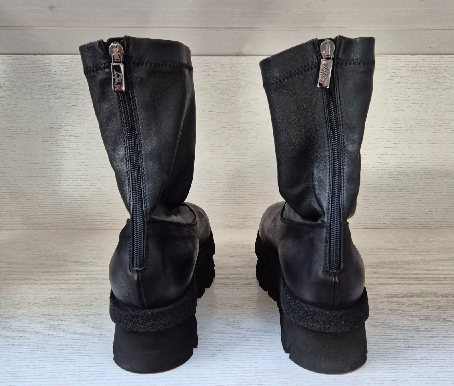 Lofina Scarpe da donna: LOFINA  Schwarz  Grösse 37 1/2 – Usato da Buochs venduto da Cats_nw 2