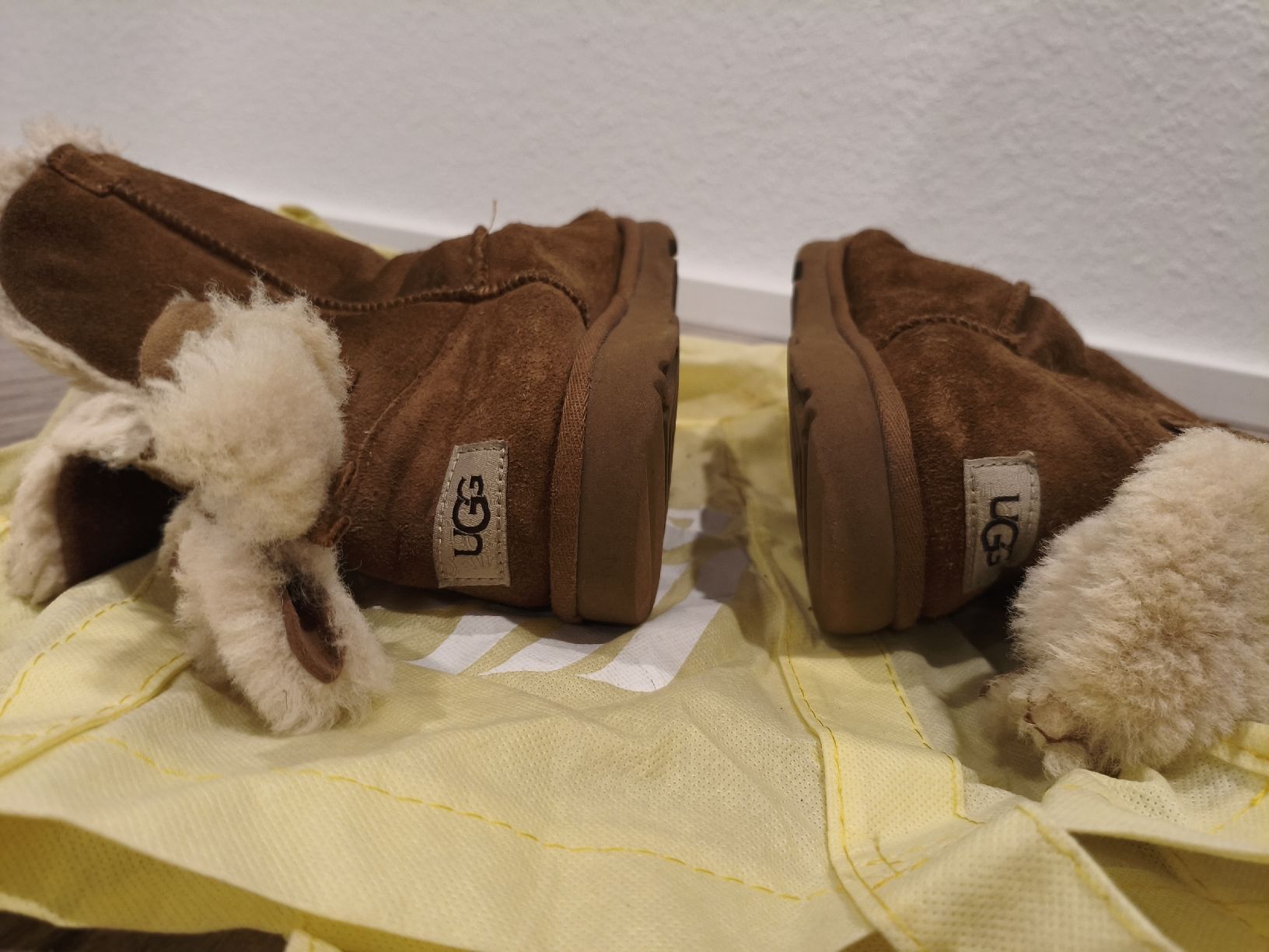 Ugg Scarpe da donna: Scarpa UGG – Usato da Bioggio venduto da OresteIronix 2