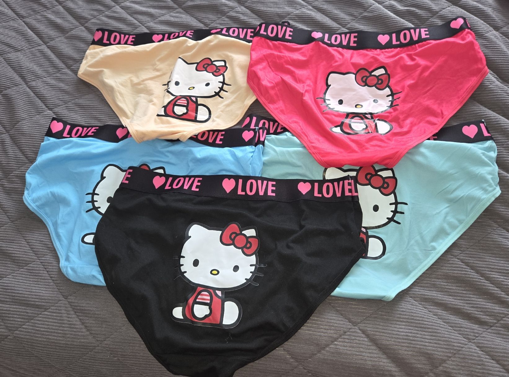 Altra biancheria intima: hello Kitty slips XL – Nuovo (secondo la descrizione) da Utzenstorf venduto da Ernie_und_Bert