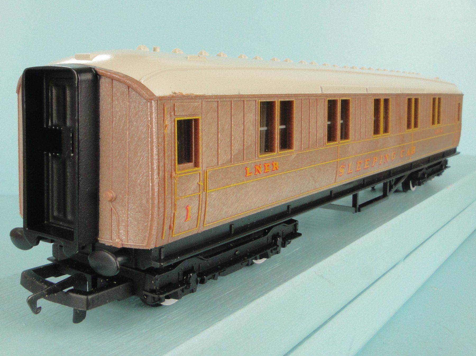 Hornby Modelleisenbahnen: Hornby R 479 LNER Sleeping Car – Gebraucht aus Bülach von cann11 3