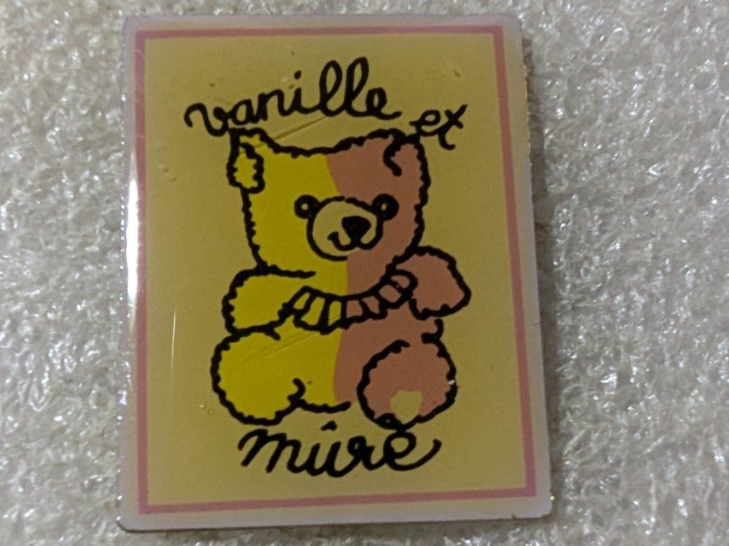 Placchette & Badge: Ansteckpin 205: Teddybär Vanille – Usato da Oppligen venduto da Pin-Fall-Shop