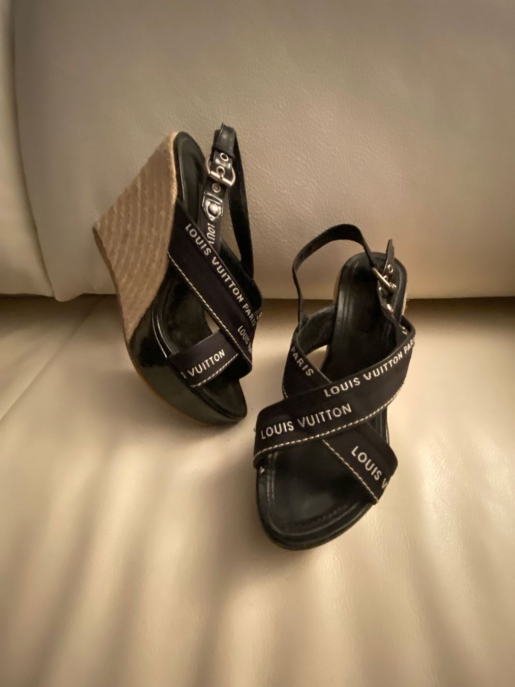 Louis Vuitton Damenschuhe: Extravaganter must have LOUIS VUITTON Damenschuh, Gr. 37.5 – Gebraucht aus Winkel von ferrari2022
