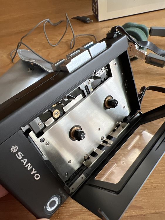 Radio-cassette SANYO M W211LU Vintage – Lecture Cassette HS, Pour Pièces Ou Réparation