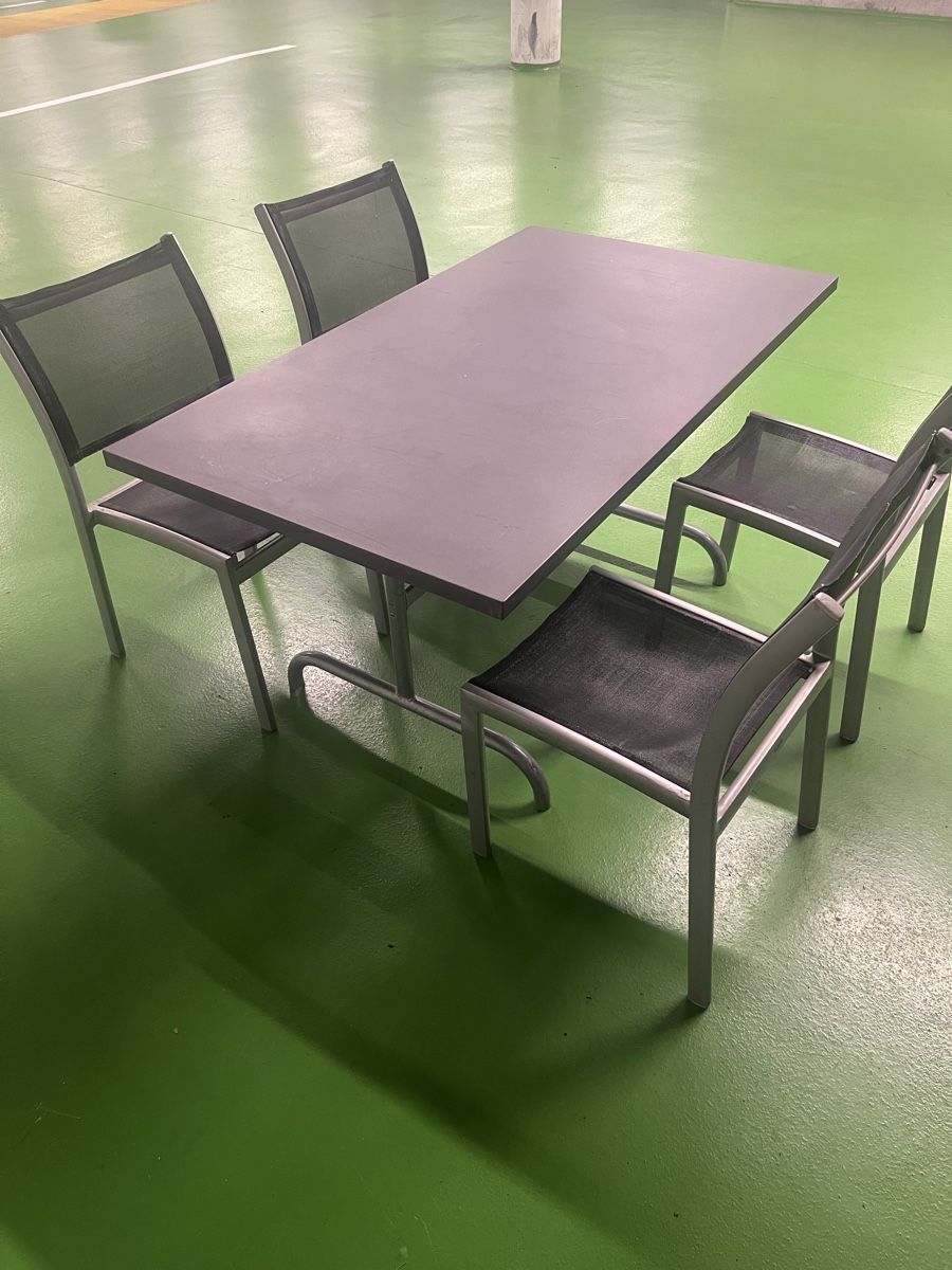 Set di tavolo e panche: Gartentisch mit 4 Stühlen Metall grau – Usato da Bern venduto da versace05 4