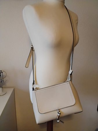 Sac à bandoulière crème élégant