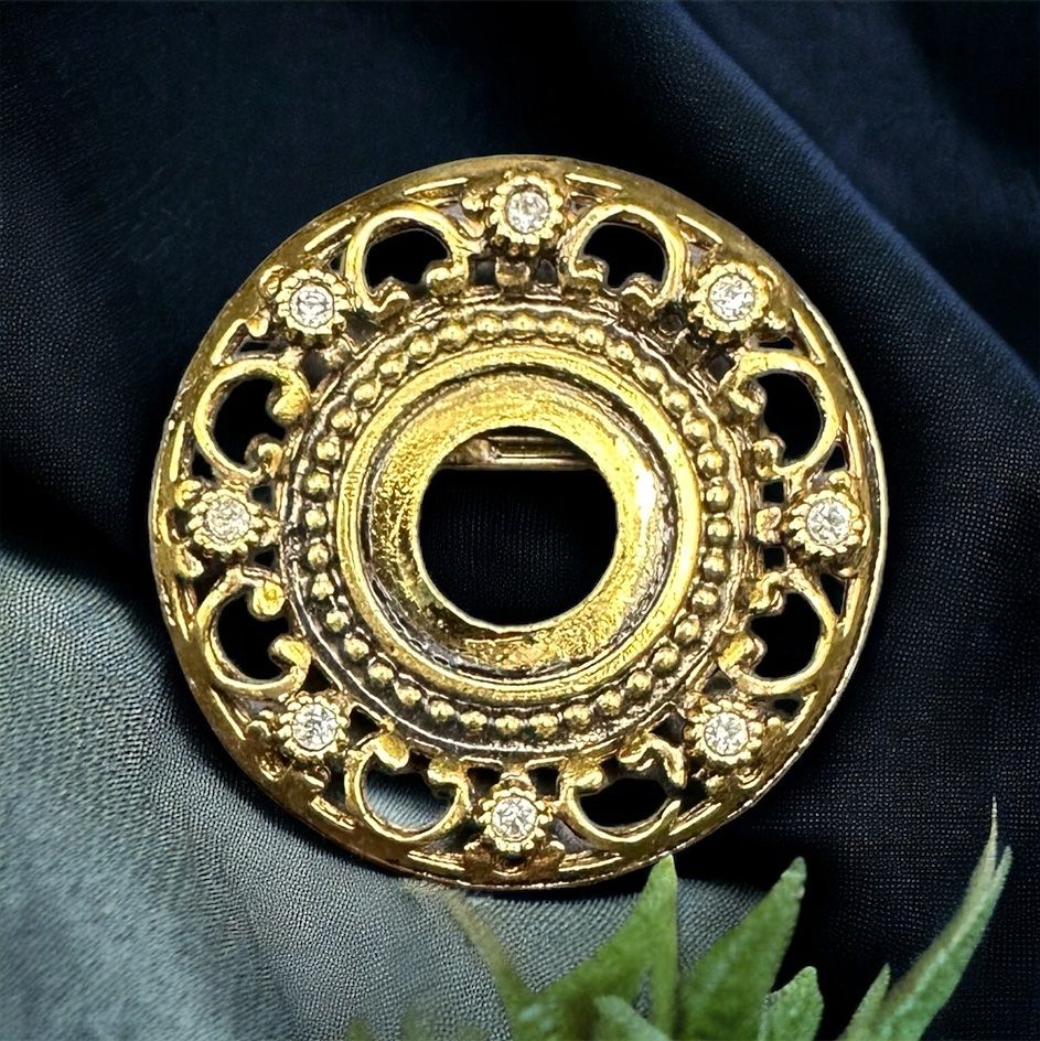 Spille & Fermagli: Goldfarbene Brosche – Usato da Lamone venduto da LaCantinaMagica 1