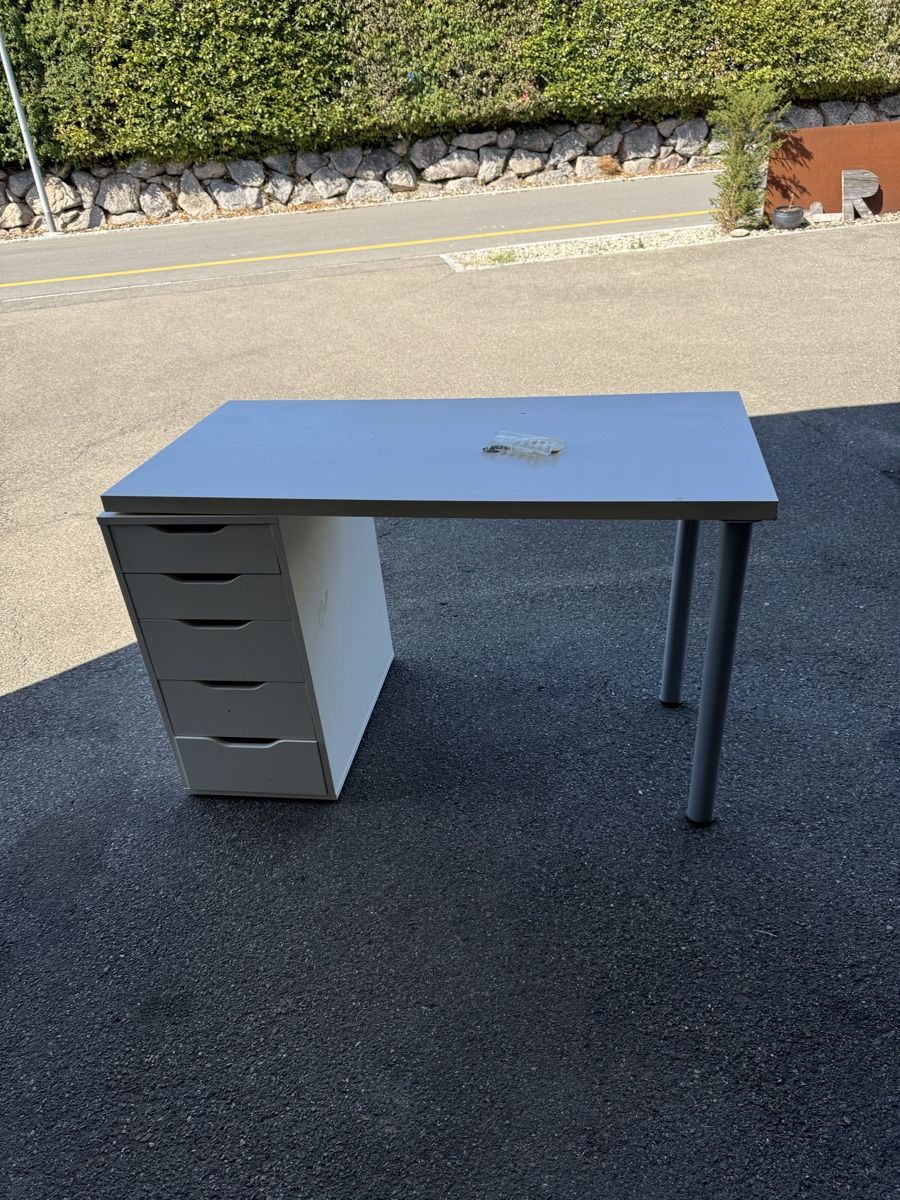 Ikea Schreibtische: Schreibtisch – Gebraucht aus Weinfelden von Joshua_W._