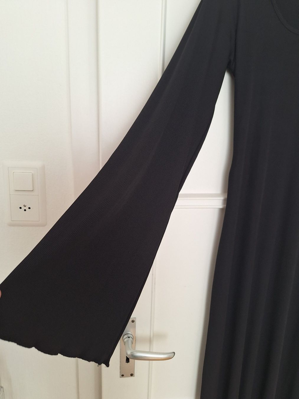 Vestiti: Robe noire slim fit, taille M neuve – Nuovo (secondo la descrizione) da Lausanne venduto da anta-123 2