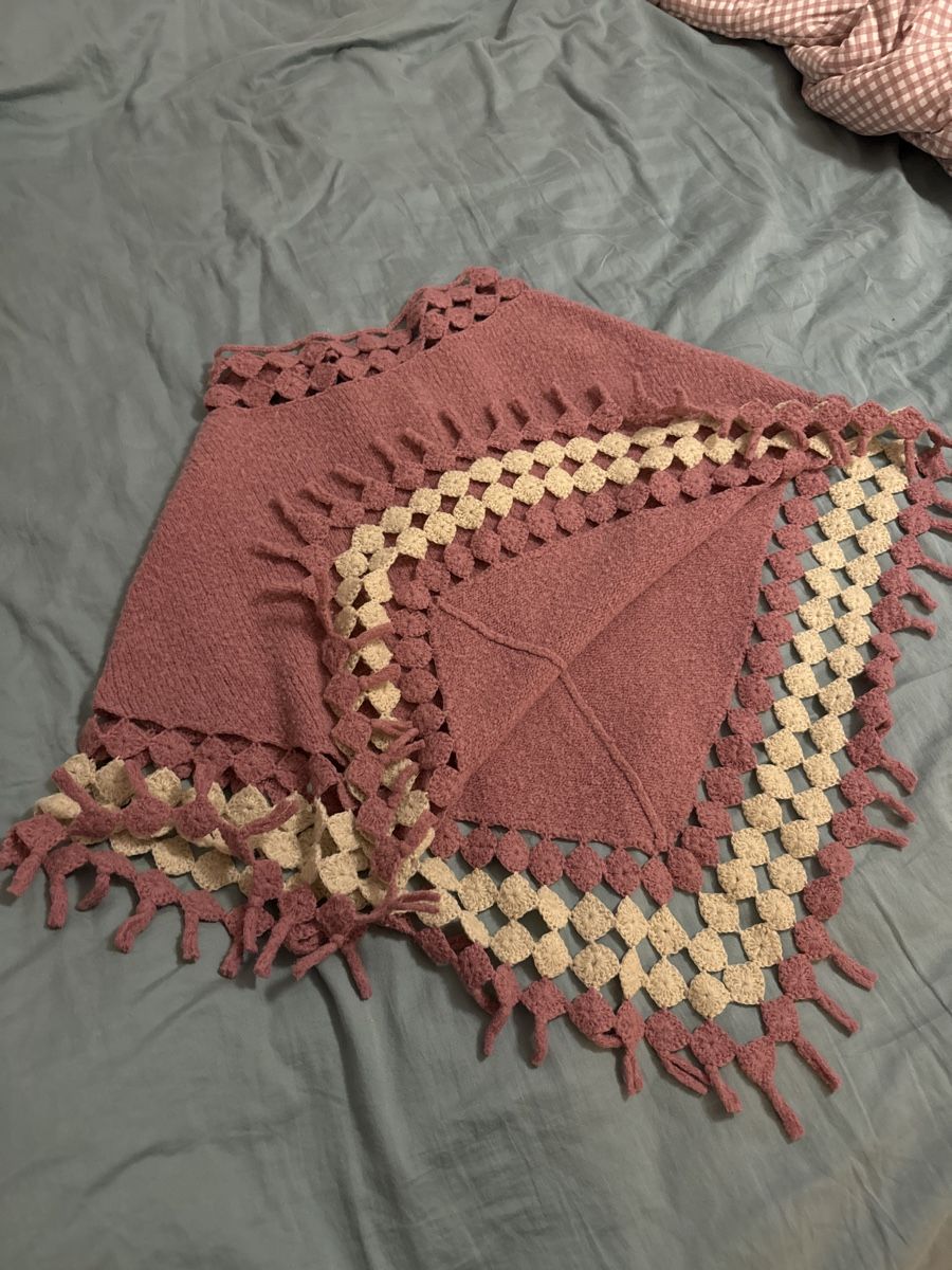 Sonstige Kleidung & Accessoires: Crochet-Trimmed Cape Pancho – Gebraucht aus Zürich von ysinno 1