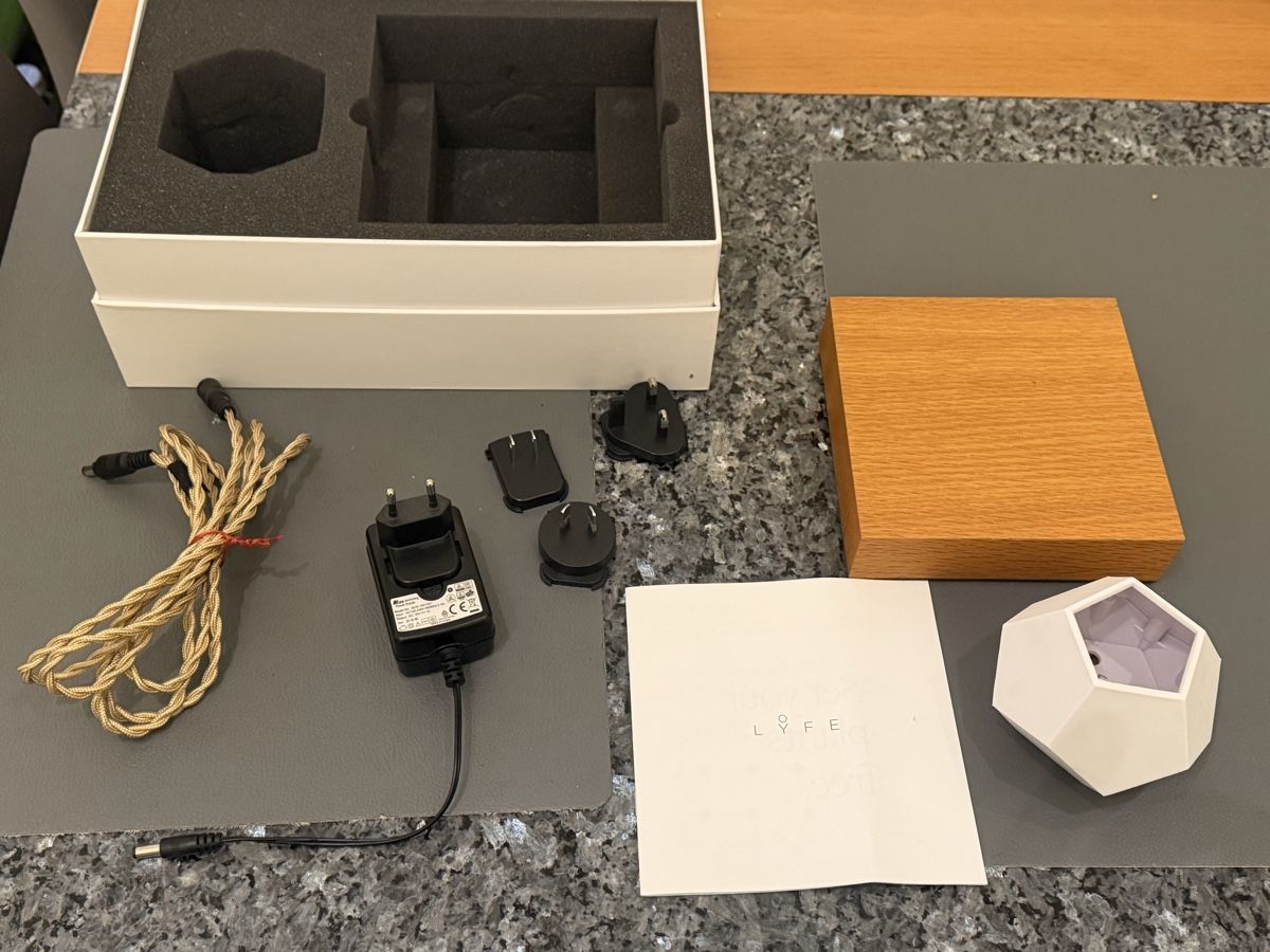 Vasi per fiori: 320 CHF FLYTE Lyfe Pflanzentopf Schwebender Blumentopf Eiche – Usato da Deitingen venduto da Himhip 4