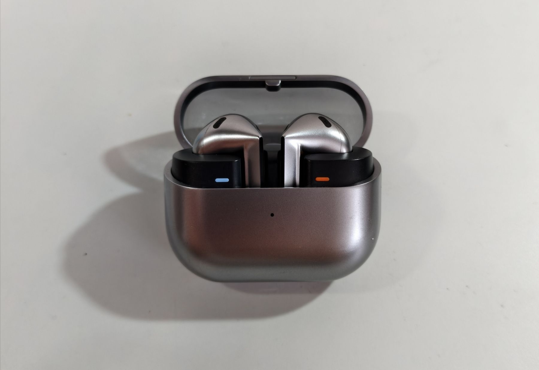 Samsung Telefoni cellulari / Smartphones: Samsung Galaxy Buds 3  Grey – Usato da Ehrendingen venduto da Rocky985