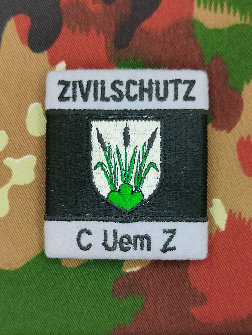 Placchette & Badge: Schulterpatte ZIVILSCHUTZ C Uem Z – Usato da Bauma venduto da SwissMilitaria