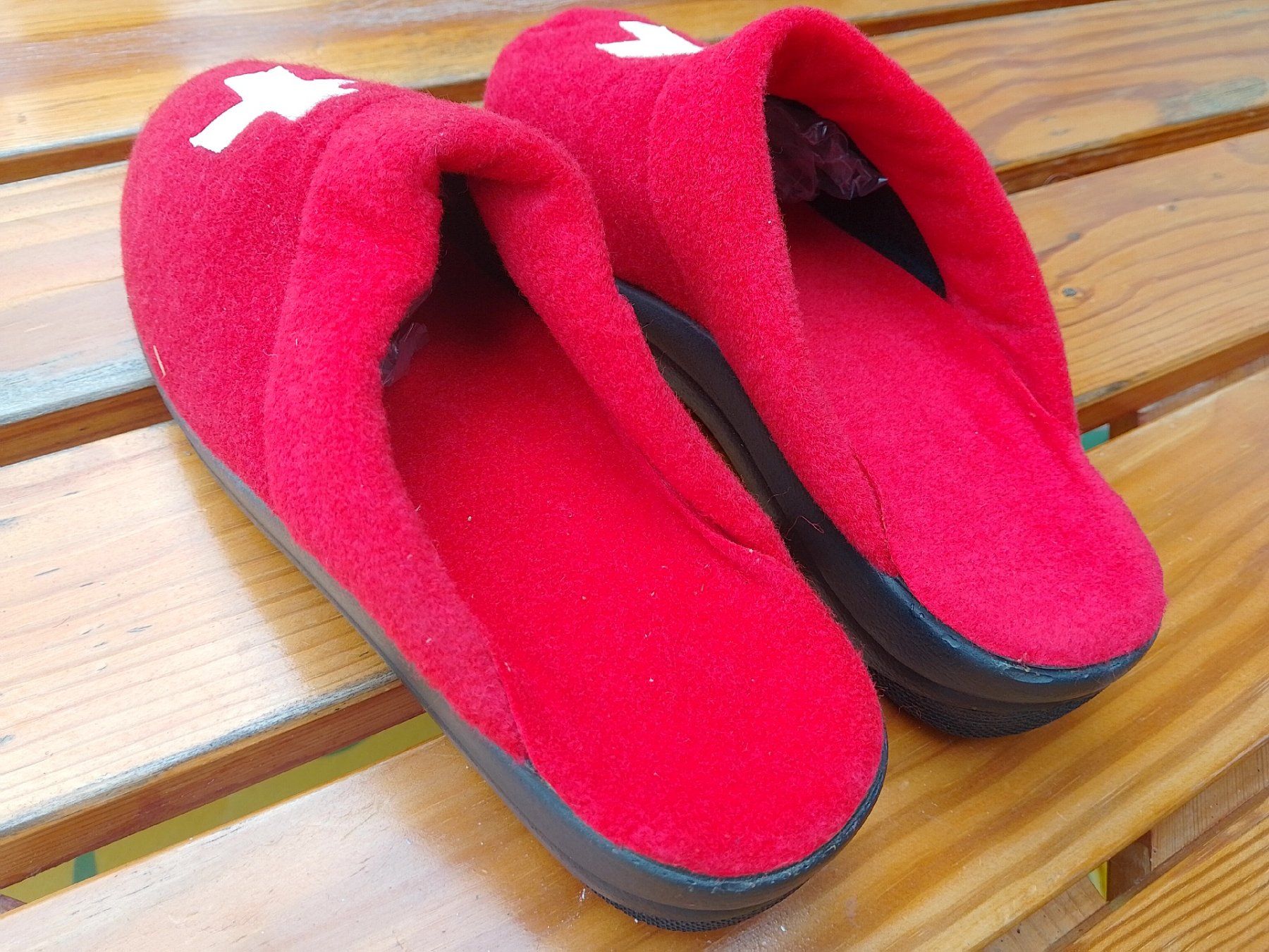 Scarpe da uomo: Schweizerkreuz Hausschuhe, Grösse 38, neu – Nuovo (secondo la descrizione) da Kesswil venduto da mie_g89p 1