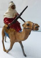 Drei alte Sammelfiguren aus Metall bespielt. Beduinen.