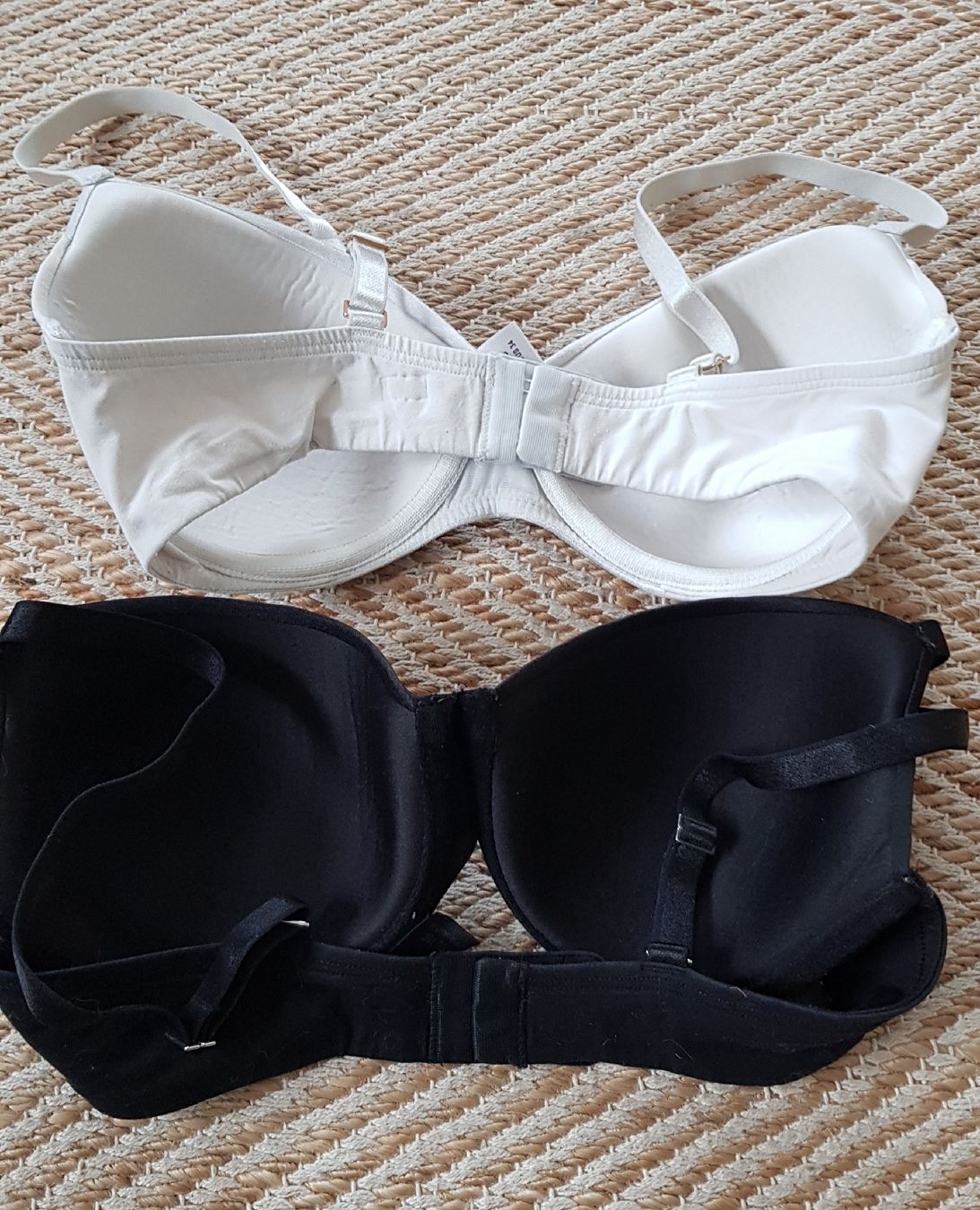 Calida Altra biancheria intima: 2 BHs von Calida 75C mit Bügel – Usato da Menznau venduto da Valinor 2