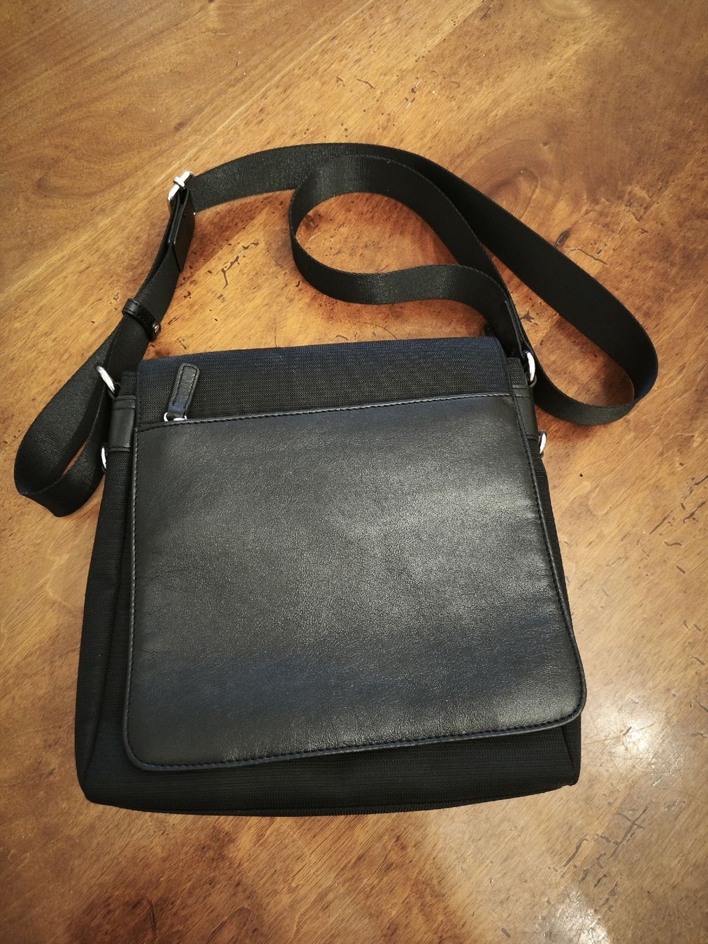 Taschen: Umhänge Tasche Schwarz – Gebraucht aus Biel/Bienne von Menelas