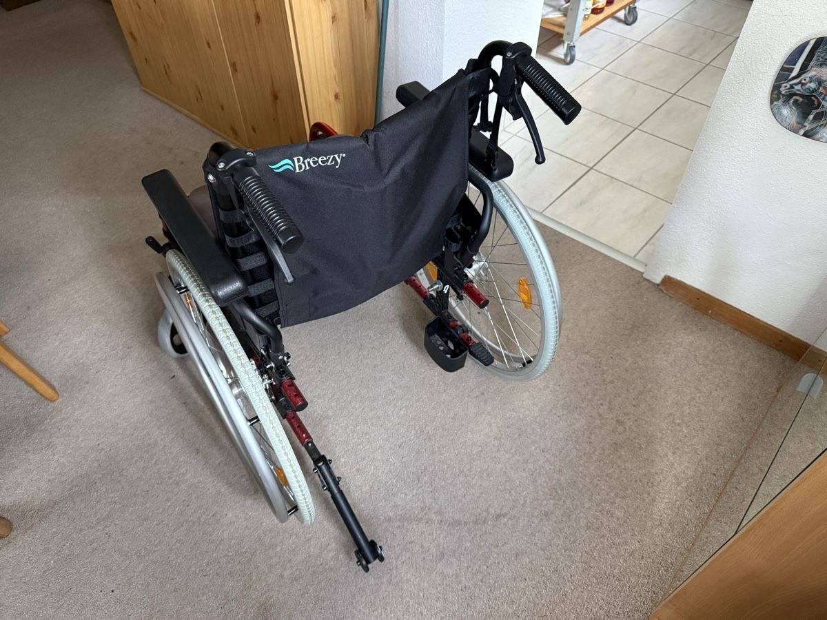 Chaises roulantes: Rollstuhl Breezy Rubix2 rot  – D'occasion à Bäretswil par blaechi82 2