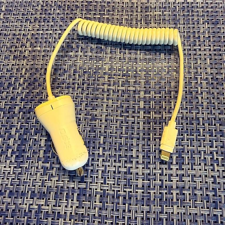 Cavi: Ladekabel (Lightning) für Zigarettenanzünder – Usato da Bäriswil BE venduto da VFR12