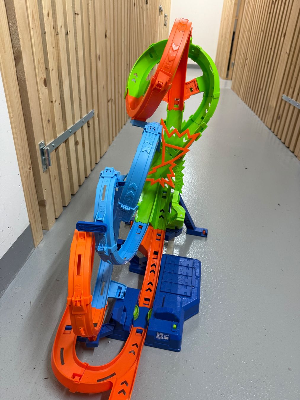 Hot Wheels Spielzeuge: Hot weels  garage dragon, looping, requin – Gebraucht aus Thônex von mat_py9v 2