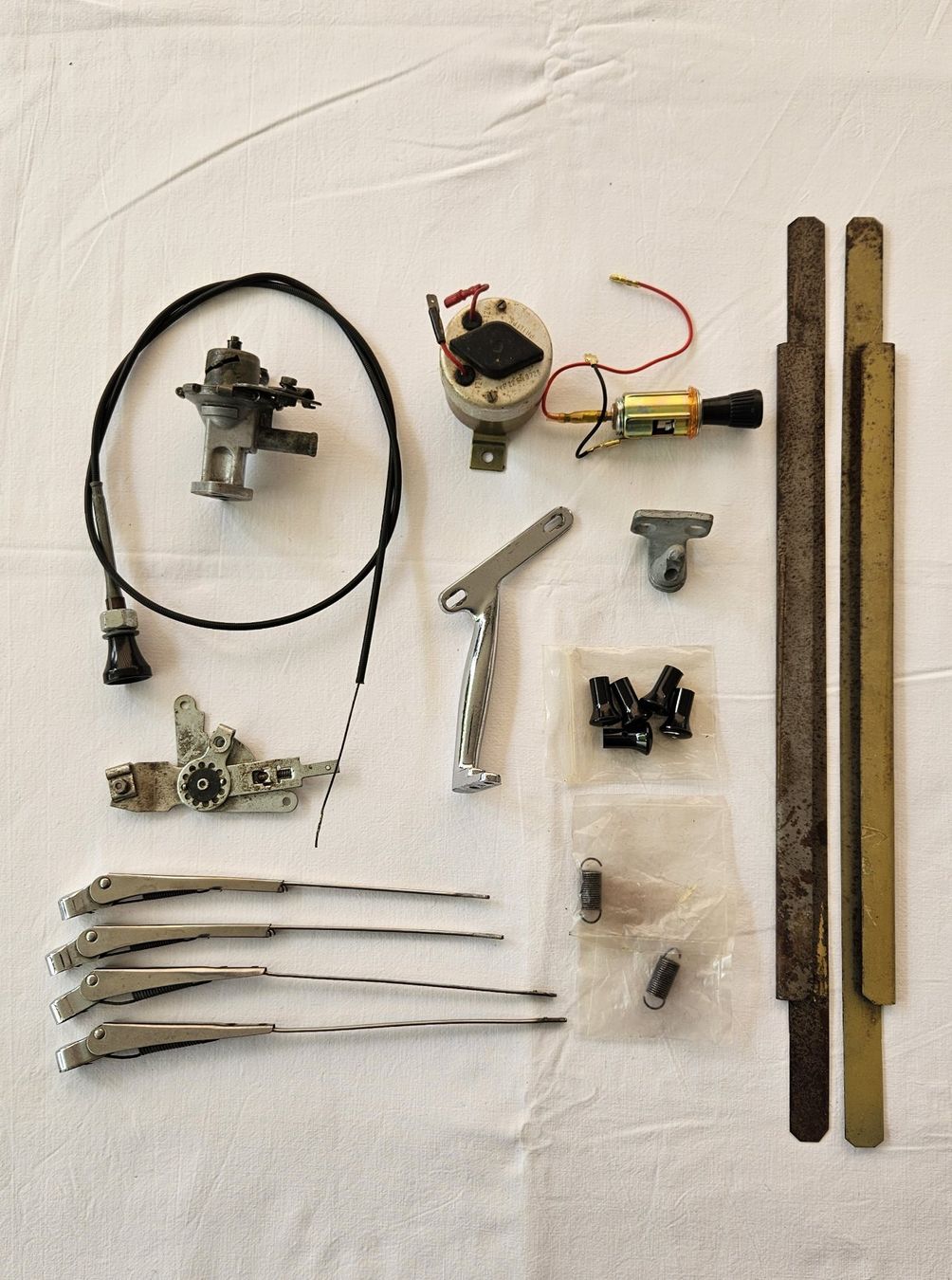 MG Alle Autoersatzteile: Oldtimer MG / MGA diverse Teile – Gebraucht aus Birmenstorf AG von Airea