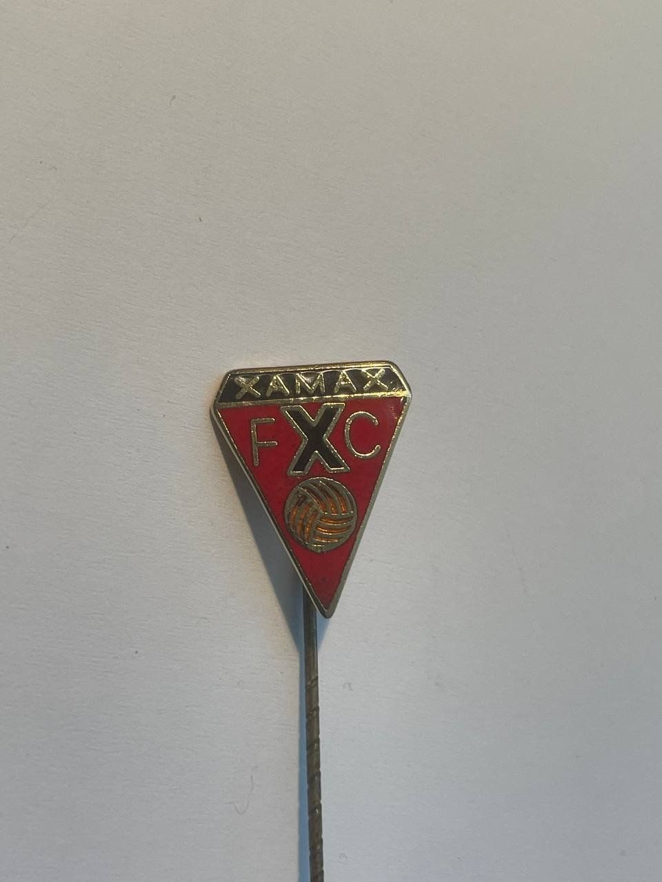 Placchette & Badge: 39 Anstecknadel - Xamax Neuchatel – Usato da Luzern venduto da Irek