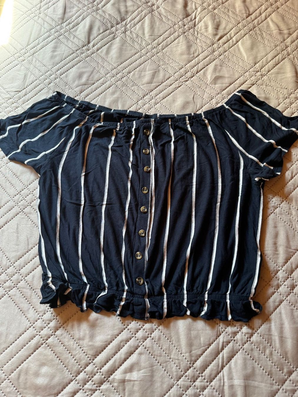 T-Shirts: süsses Shirt Gr M – Gebraucht aus Roggwil BE von Himmubett
