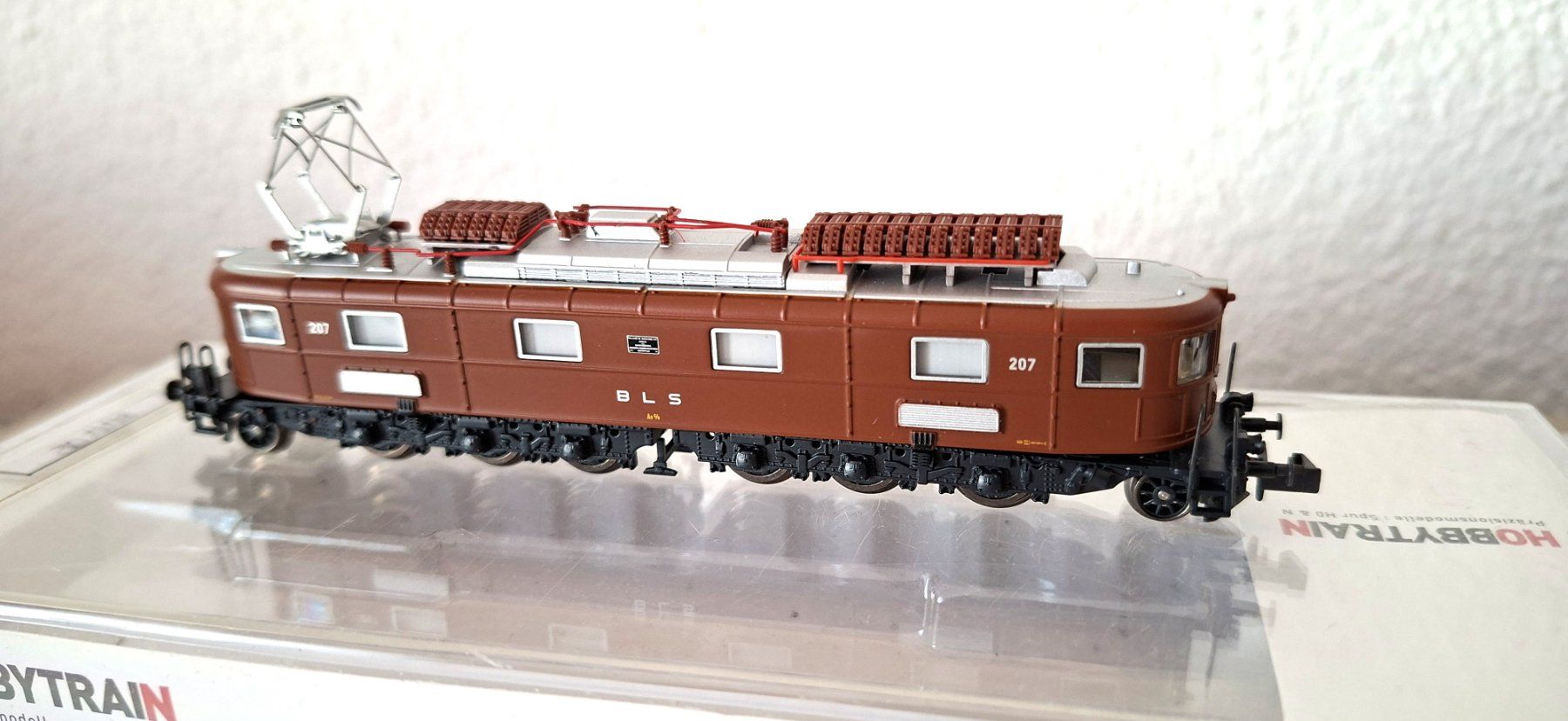 Hobbytrain Modelleisenbahnen: Hobbytrain Ae 6/8 BLS 10184  Lok 207 – Gebraucht aus Biberist von Ntrains 5