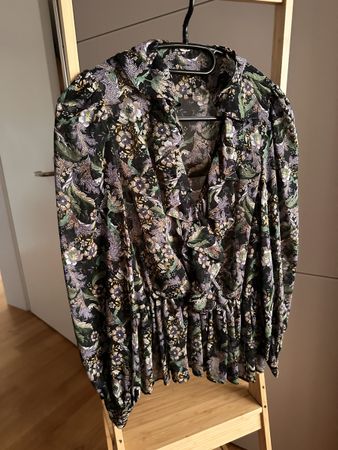 Bluse mit Blumenmuster, Grösse 34