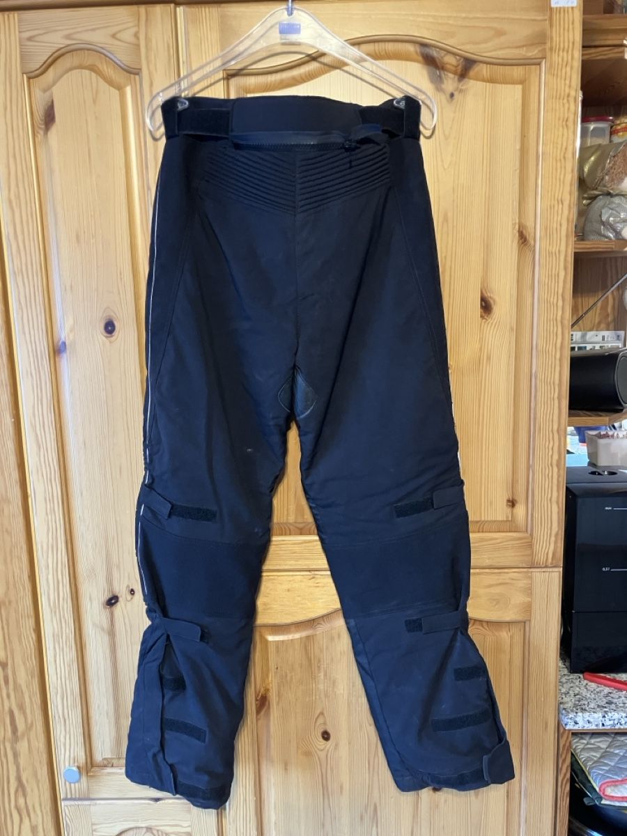 Pantaloni: Damen Motorradhose Stoff schwarz – Usato da Balterswil venduto da Swiss611 1