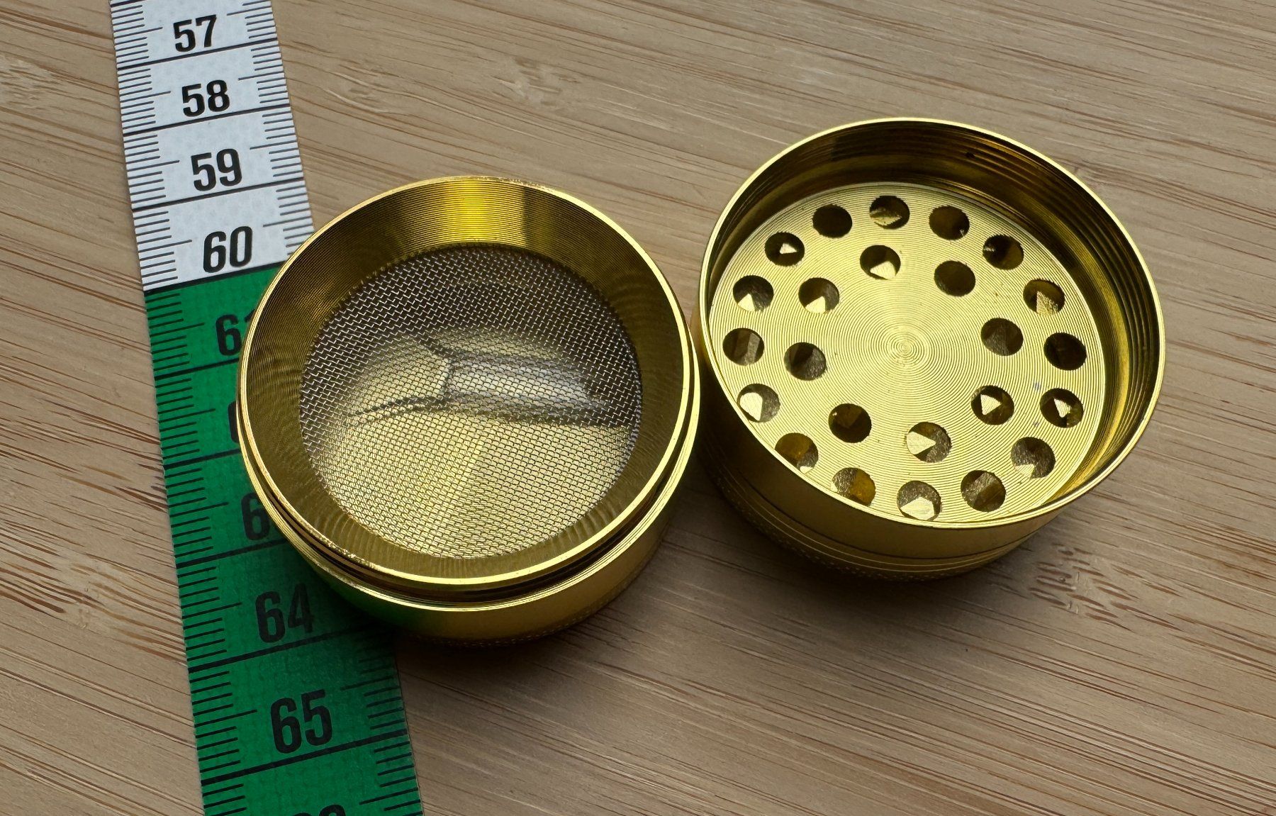 Tabak: goldener Metall Grinder, gold, Mühle – Neu und originalverpackt aus Winterthur von YaV 3