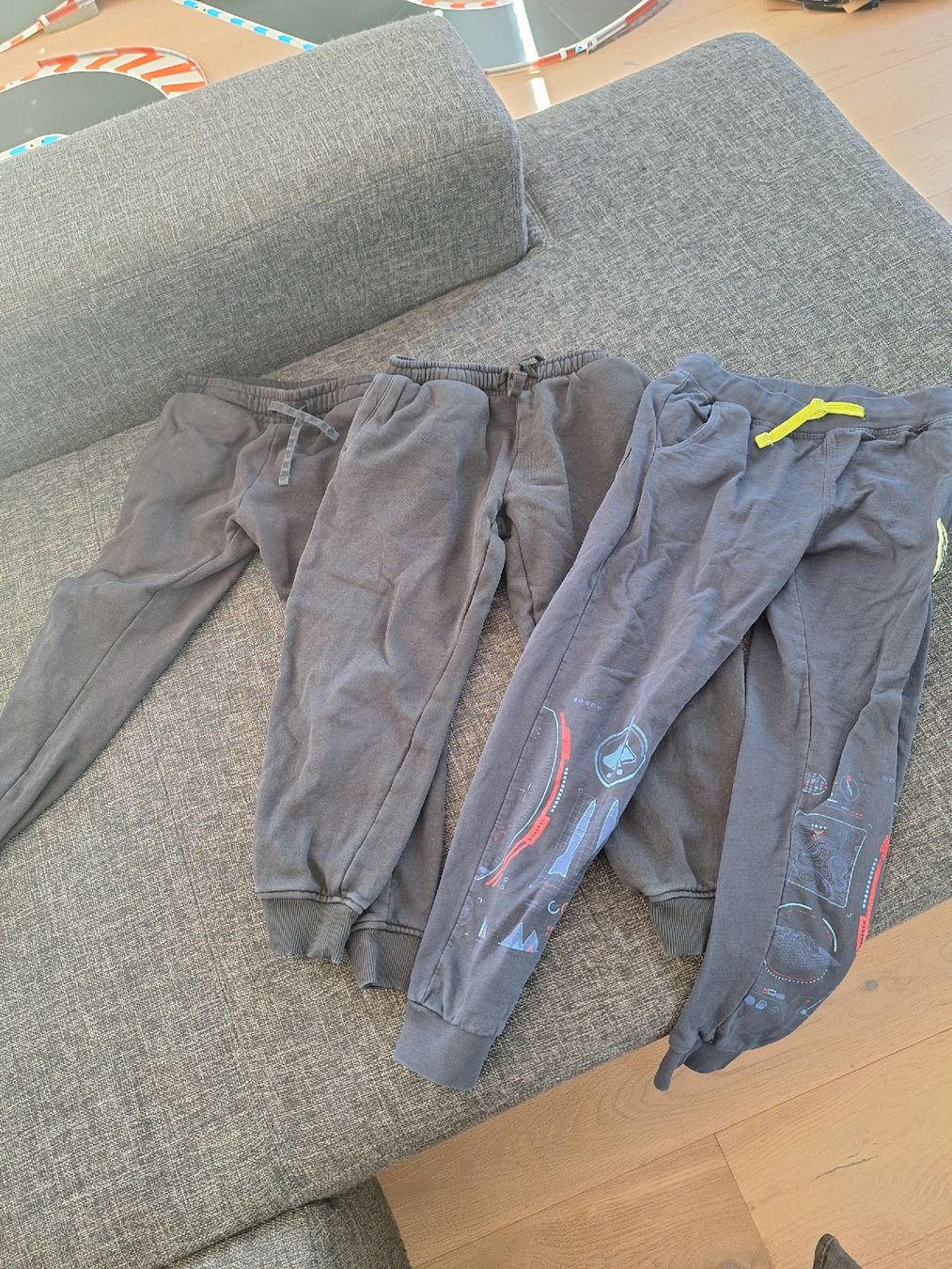Lotti & Set di vestiti: Trainerhosen – Usato da Dällikon venduto da Sonnenblume-111