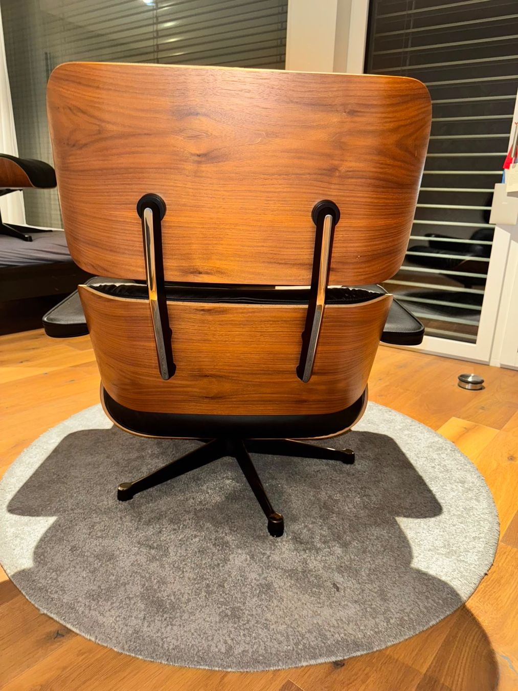 Eames Poltrone: Vitra Eames Lounge Chair inkl Ottaman – Usato da Reinach BL venduto da teton1 2