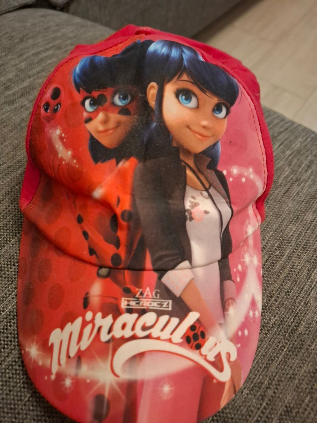 Altro abbigliamento per bambina: Miraculous Cap Kinder rot – Usato da Birmensdorf ZH venduto da M4rwin