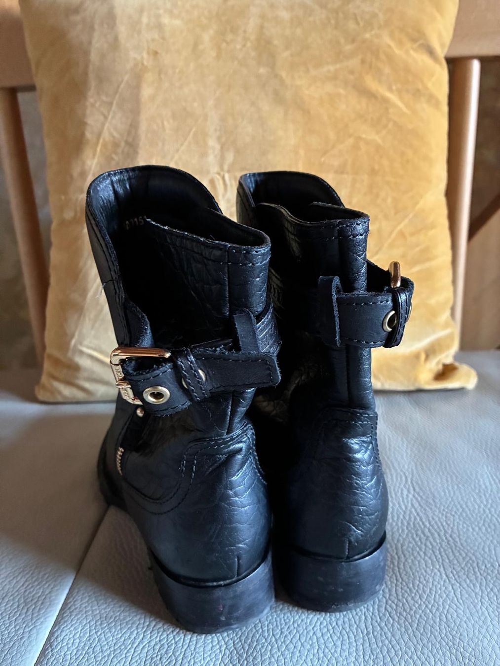 Louis Vuitton Scarpe da donna: LOUIS VUITTON – Usato da Rümlang venduto da har_z6qv 8