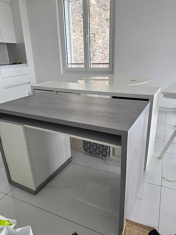 Bureaux: Bureau moderne gris et blanc – D'occasion à Veytaux par agn_56pw 1