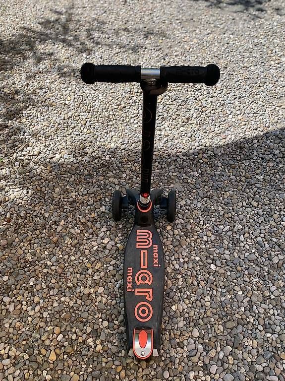 Micro Kickboard: Micro Maxi Deluxe Scooter – D'occasion à Zürich par ofricker 1