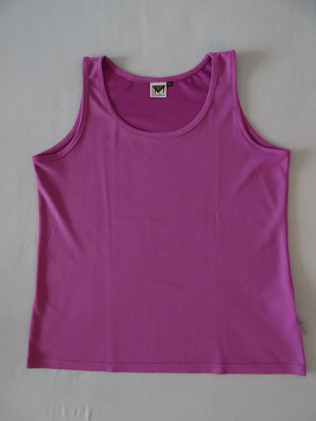 Tops: Top T-Shirt Gr. 42 – Gebraucht aus Bazenheid von Aebi55