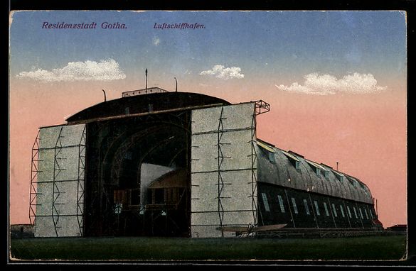 Cartoline postali: AK Gotha, Luftschiffhafen mit Zeppelin – Usato da Berlin venduto da bartko-reher