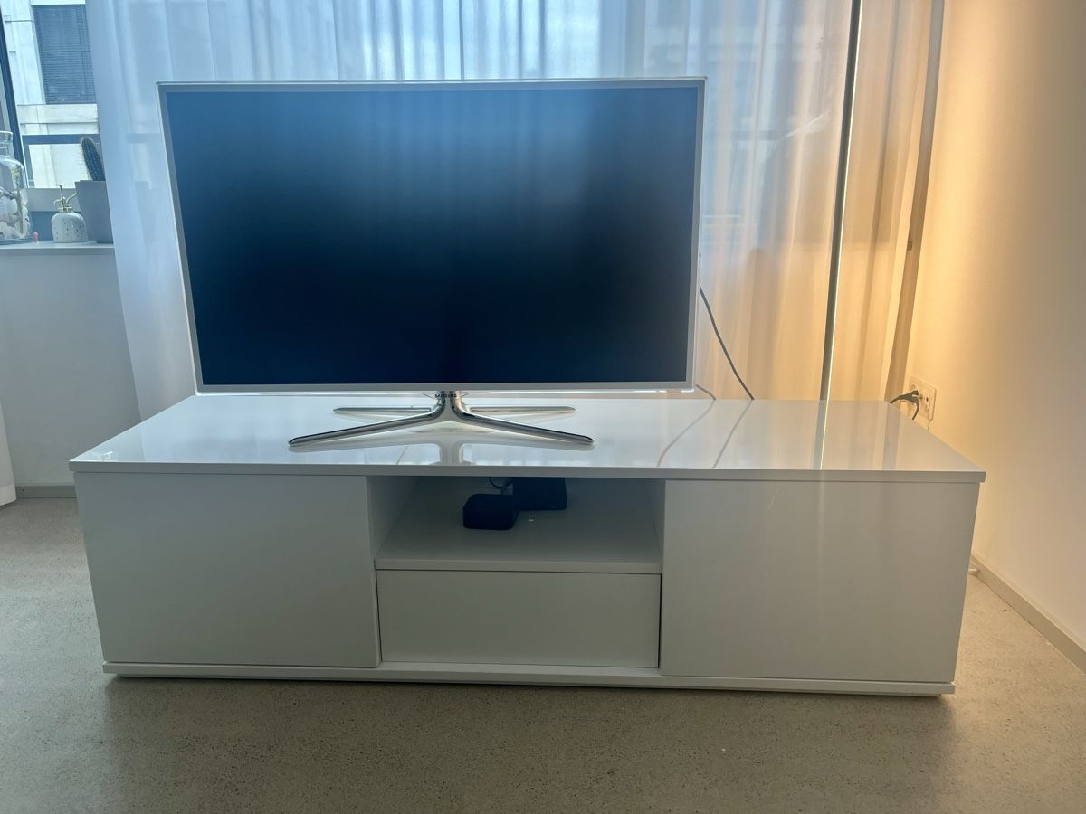 Pfister TV Möbel: TV Möbel Life Pfister – Gebraucht aus Zürich von Jaskam
