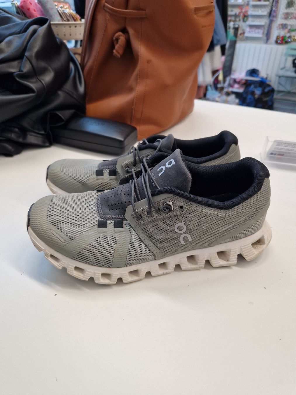 On Herrenschuhe: ON Sneaker Grösse: 38 – Gebraucht aus Wallisellen von misnenes 1