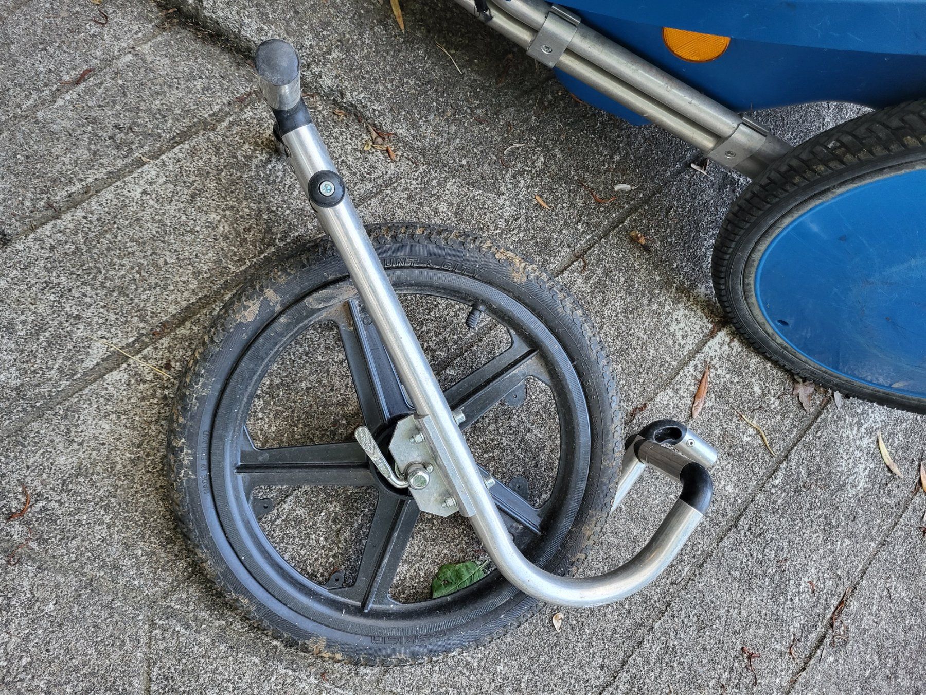 Leggero Rimorchi: Leggero Kinderanhänger – Usato da Münchenstein venduto da k80 4