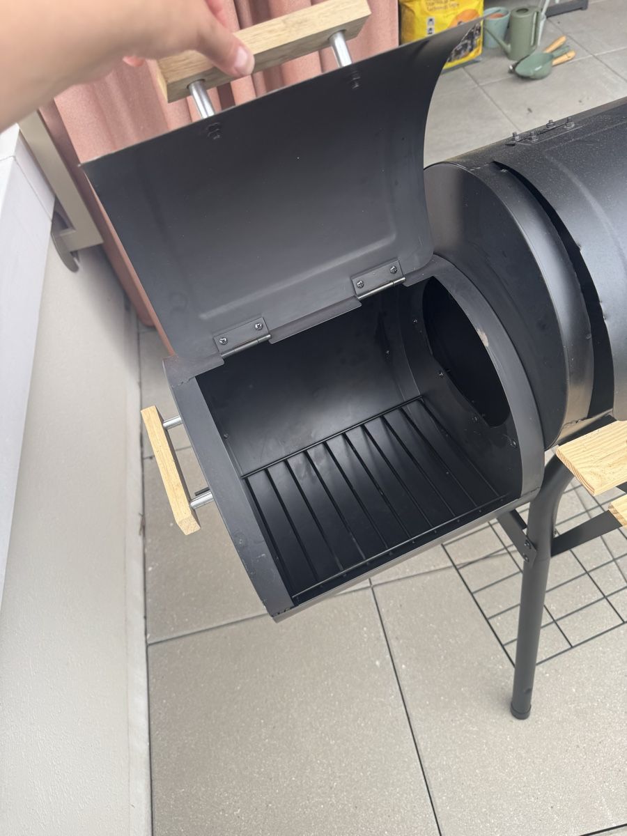Griglie: Tectake smoker grill two chambres with thermometer – Usato da Lausanne venduto da iza_wwh9 5