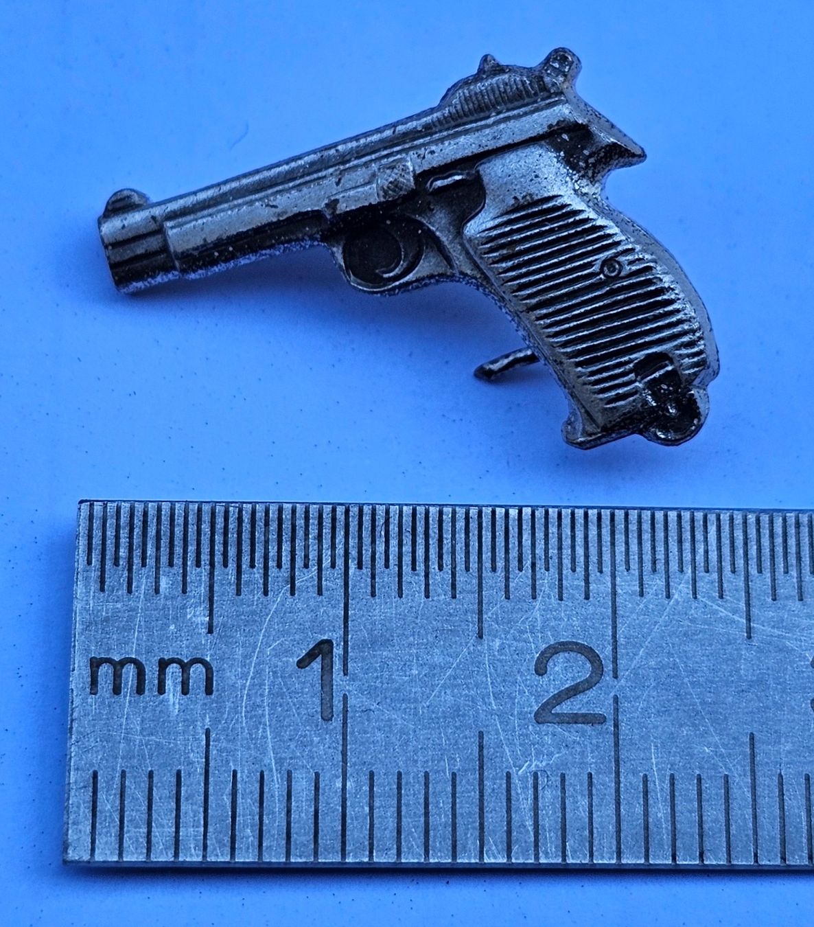 Sig Sauer Placchette & Badge: 3 épinglettes SIG P 210, en métal – Nuovo (secondo la descrizione) da PERLY venduto da Csrg 3