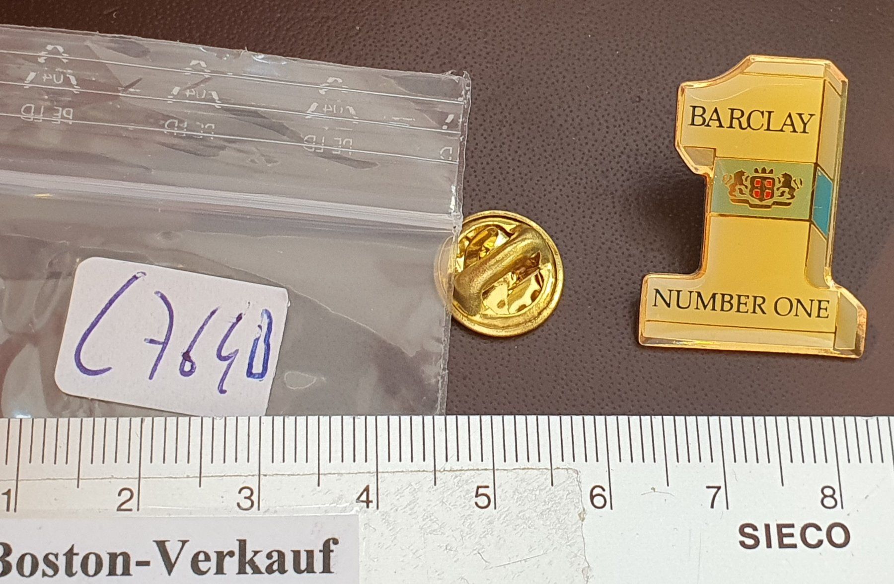 Placchette & Badge: C764B - Pin Zigaretten Barclay Number One – Usato da Reinach BL venduto da Boston-Verkauf 1