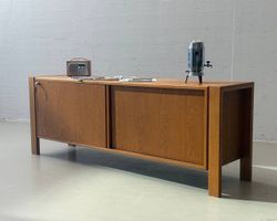 Mid-Century Sideboard aus Holz mit Schiebetüren, 60er Jahre