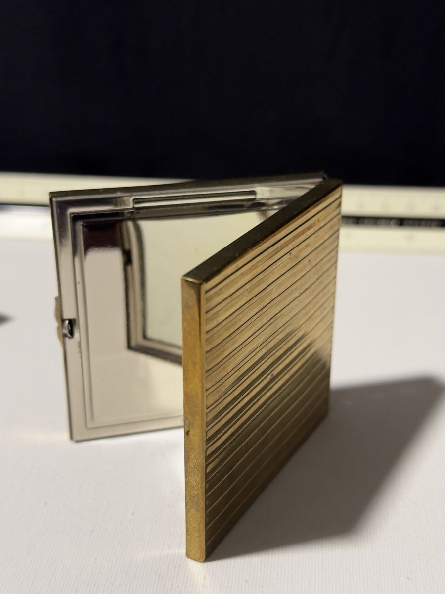 Make-up: Powder Compact, Poland 1970 – Nuovo (secondo la descrizione) da Zürich venduto da RatsTreasure