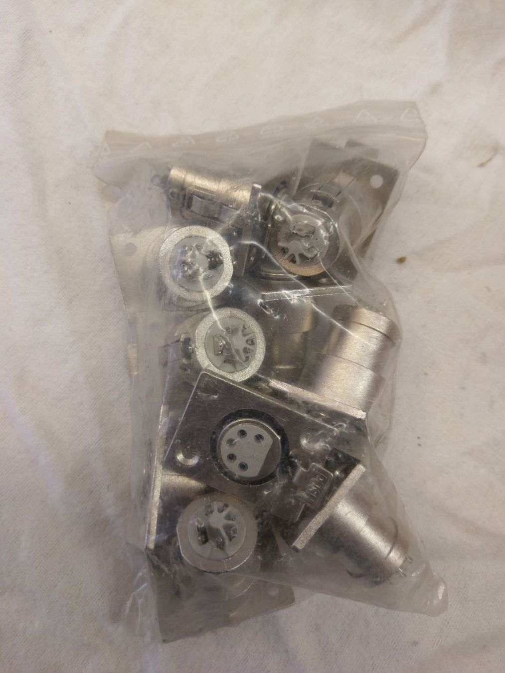 Componenti elettronici: 10er Set XLR 5pol Einbaubuchsen  (x21) – Nuovo (secondo la descrizione) da Däniken SO venduto da Profog1 1
